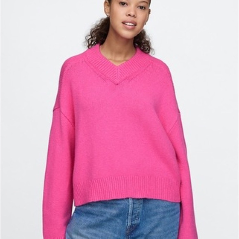 GAP CashSoft Cropped V-Neck Sweater